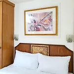 Hotel Compass