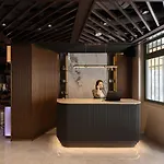 Claude Hotel