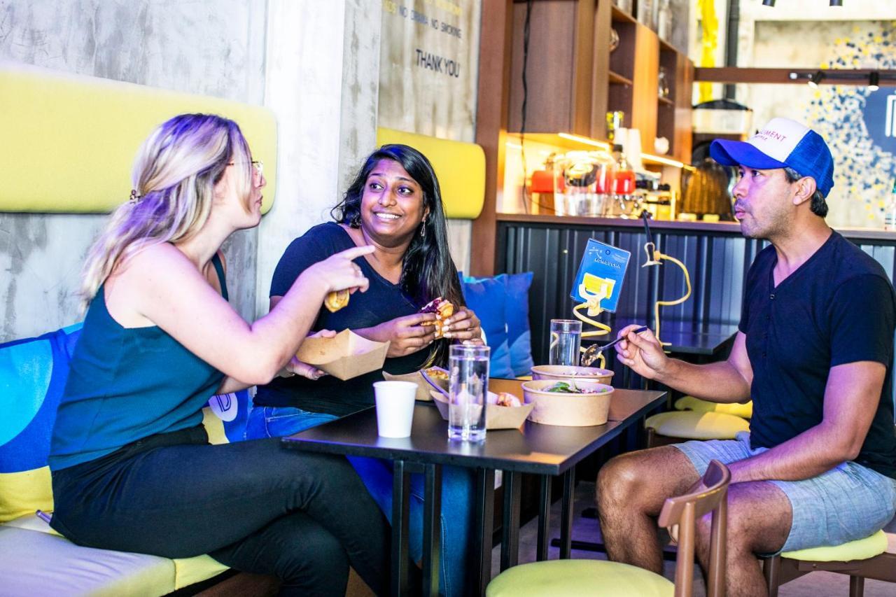 Hotel kapsul Draper Startup House For Entrepreneurs Singapura