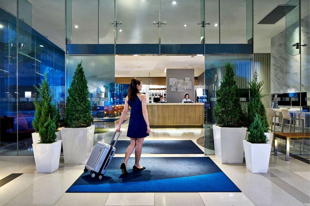 Express Orchard Road By Ihg Hotel 4*