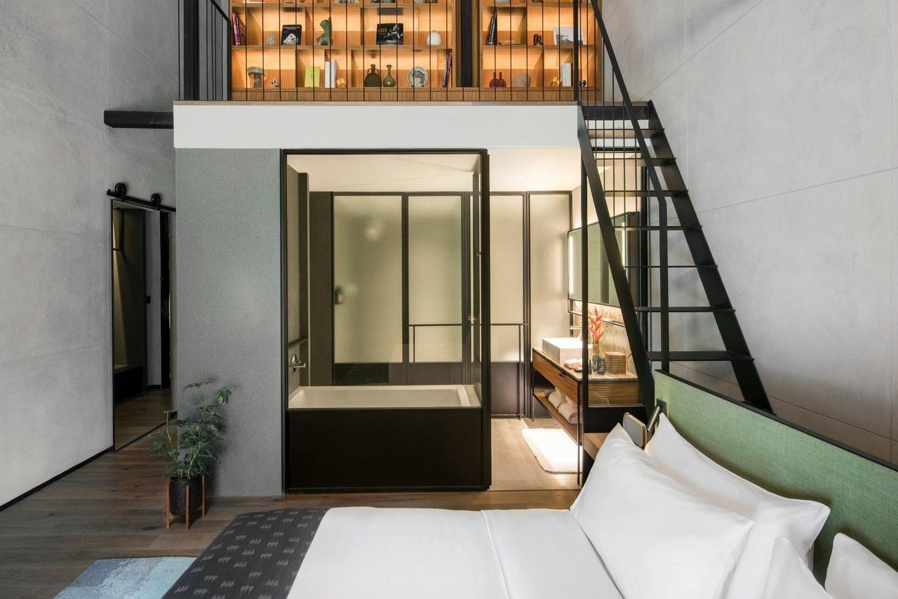 The Warehouse 4*