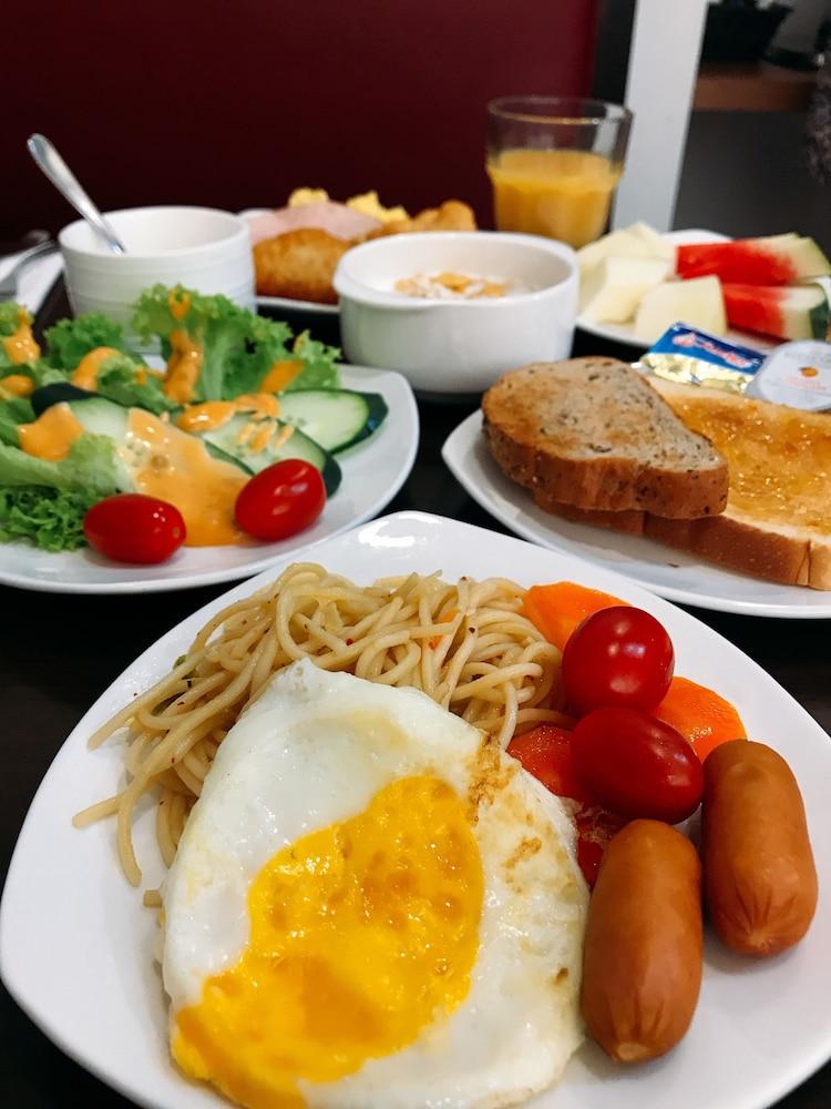 Clover 7 Hotel 3*