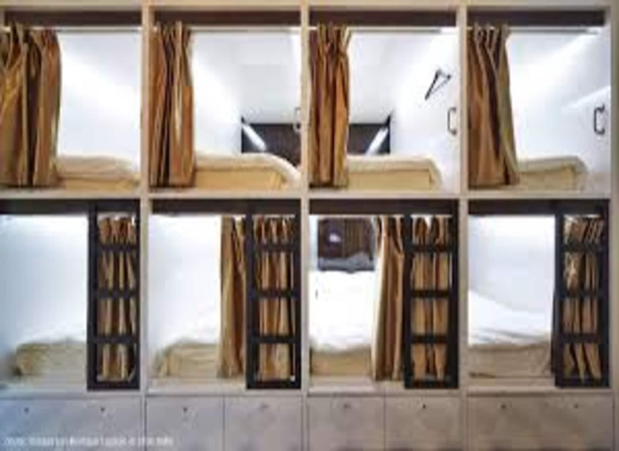 Vintage Boutique Capsule @ Little India Capsule hotel 2*