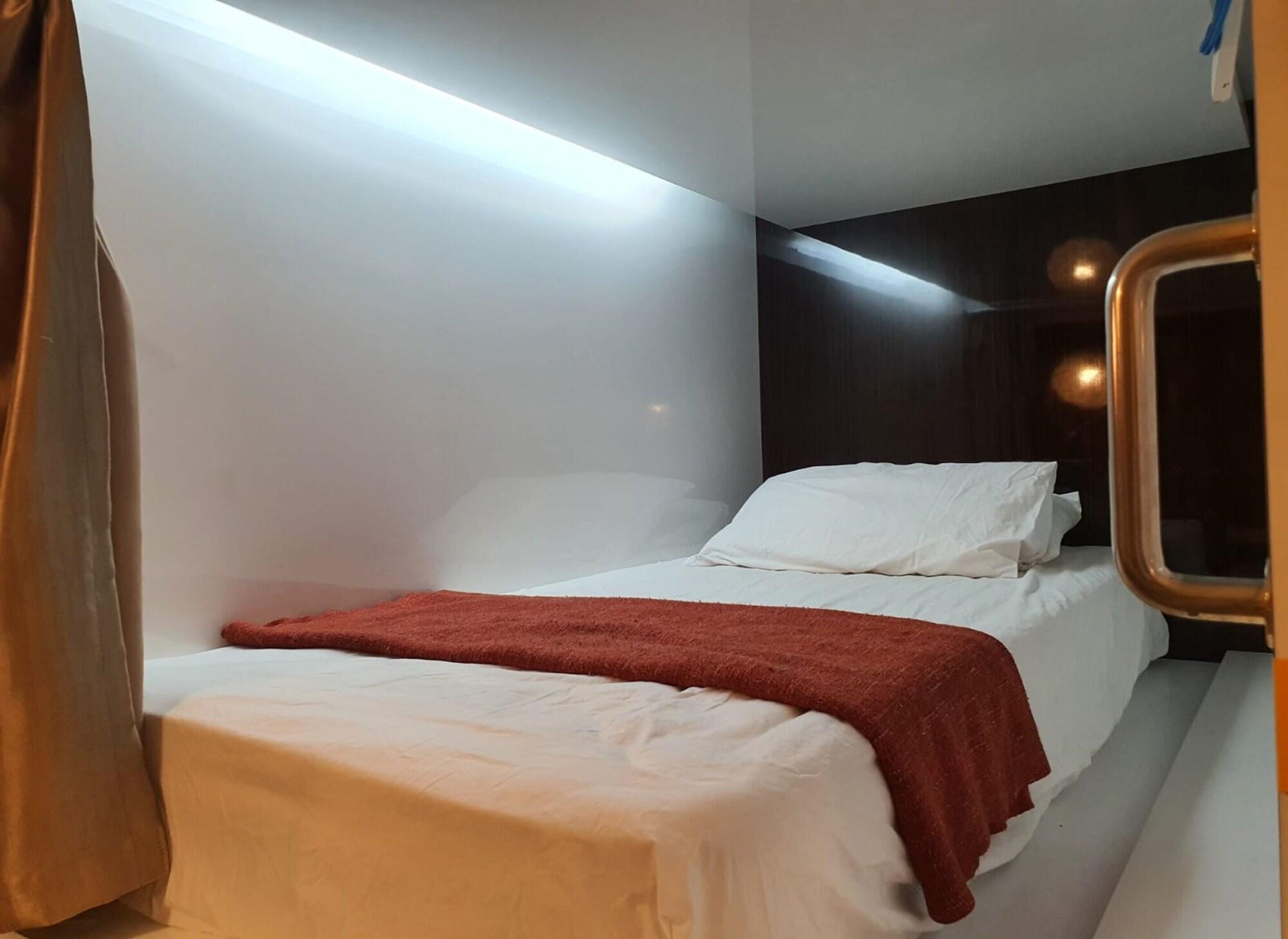 Capsule hotel Vintage Boutique Capsule @ Little India Singapore