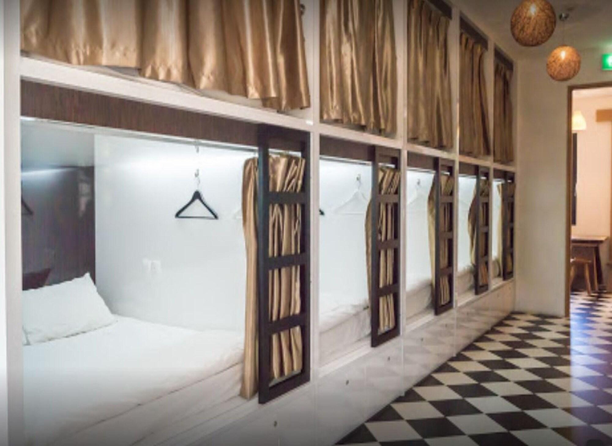 Vintage Boutique Capsule @ Little India Capsule hotel Singapore
