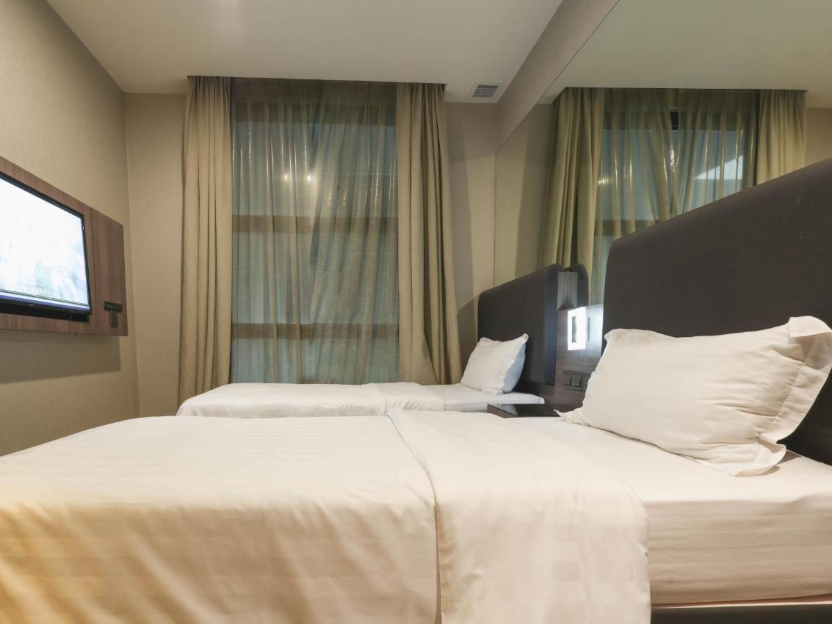 Amrise Kitchener Singapore