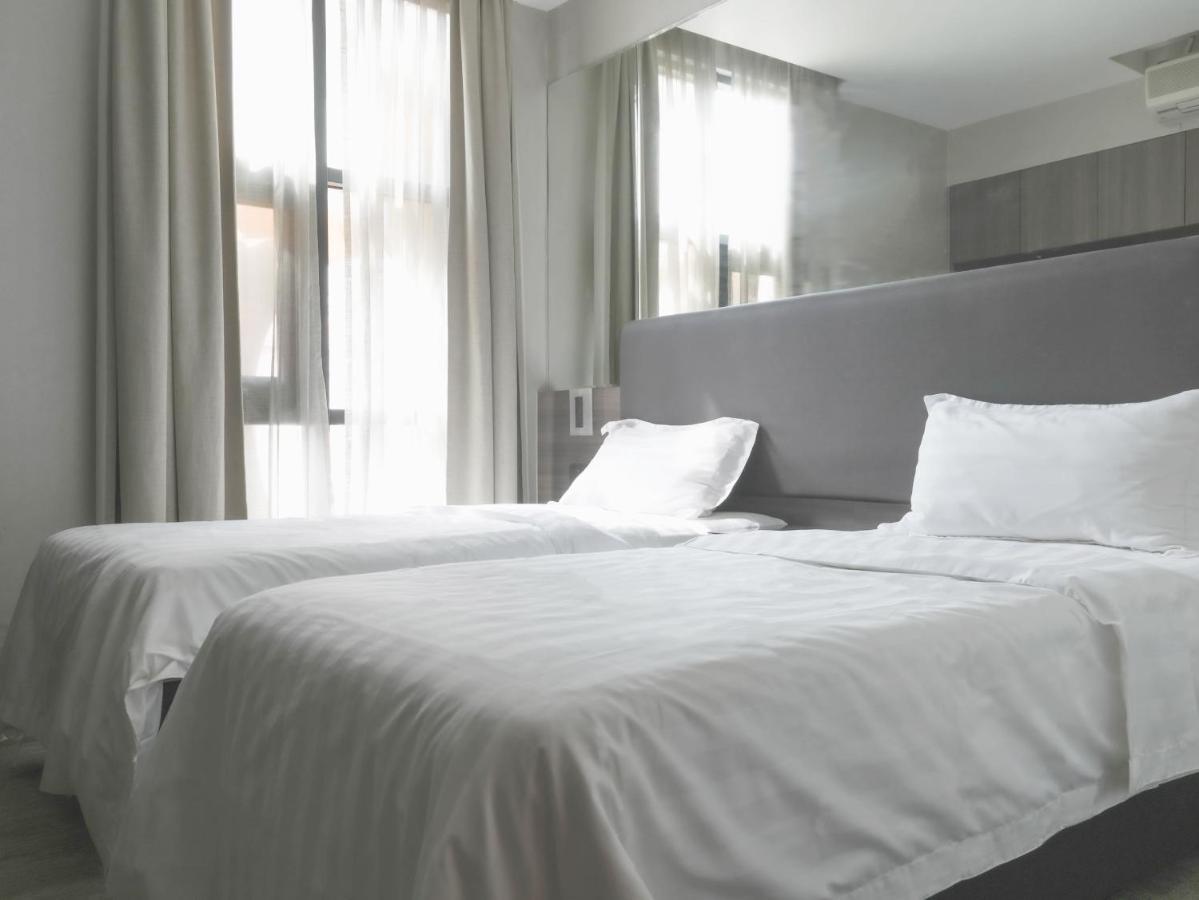 Amrise Kitchener Hotel 3*
