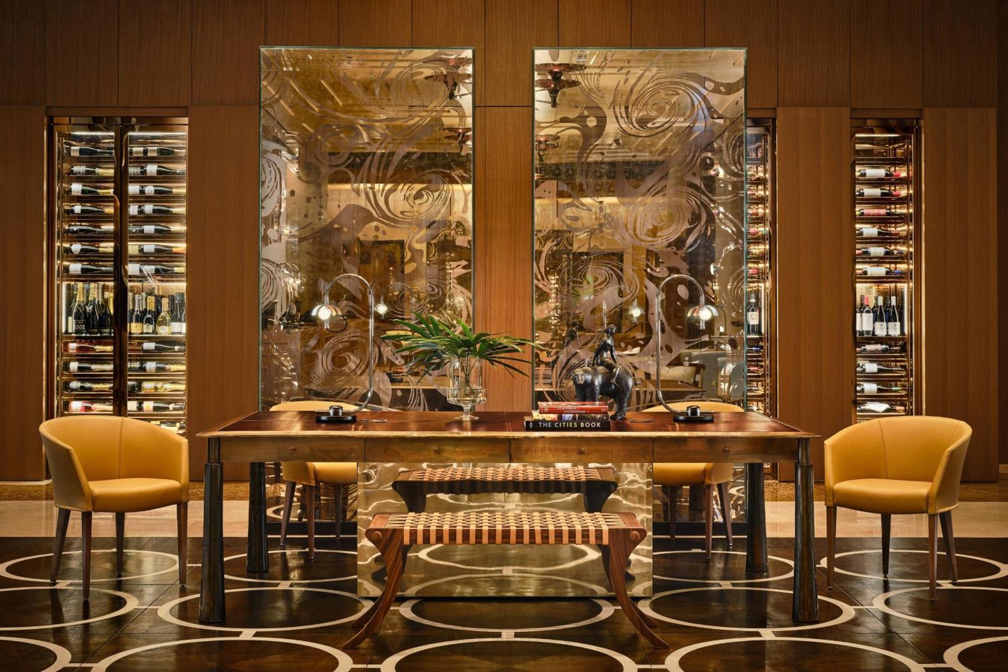 The Ritz-carlton, Millenia 5*