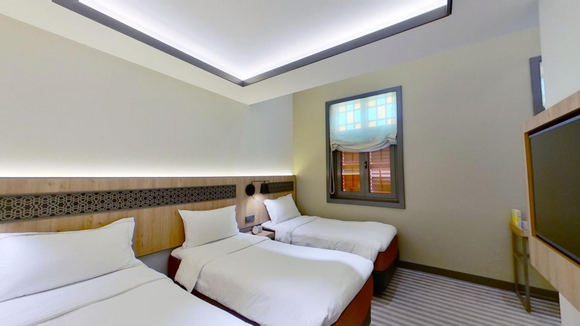 Dash Living Rochor 3*