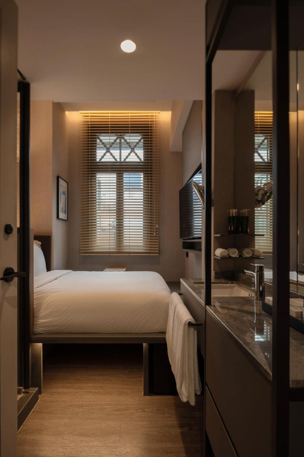Claude Hotel