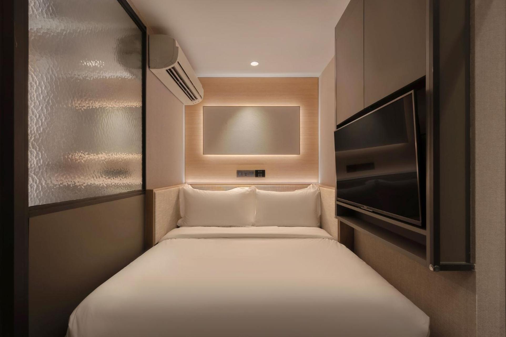 Claude Hotel