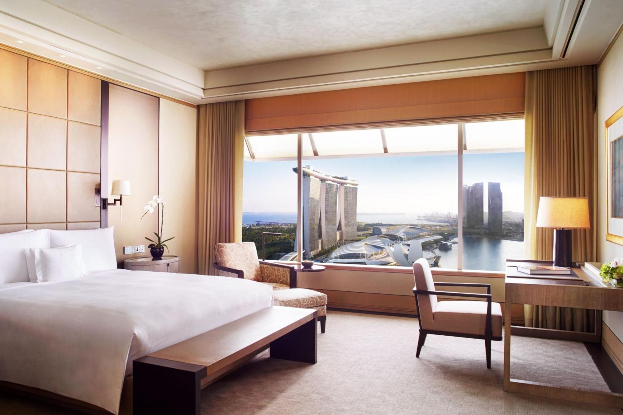 The Ritz-carlton, Millenia 5*
