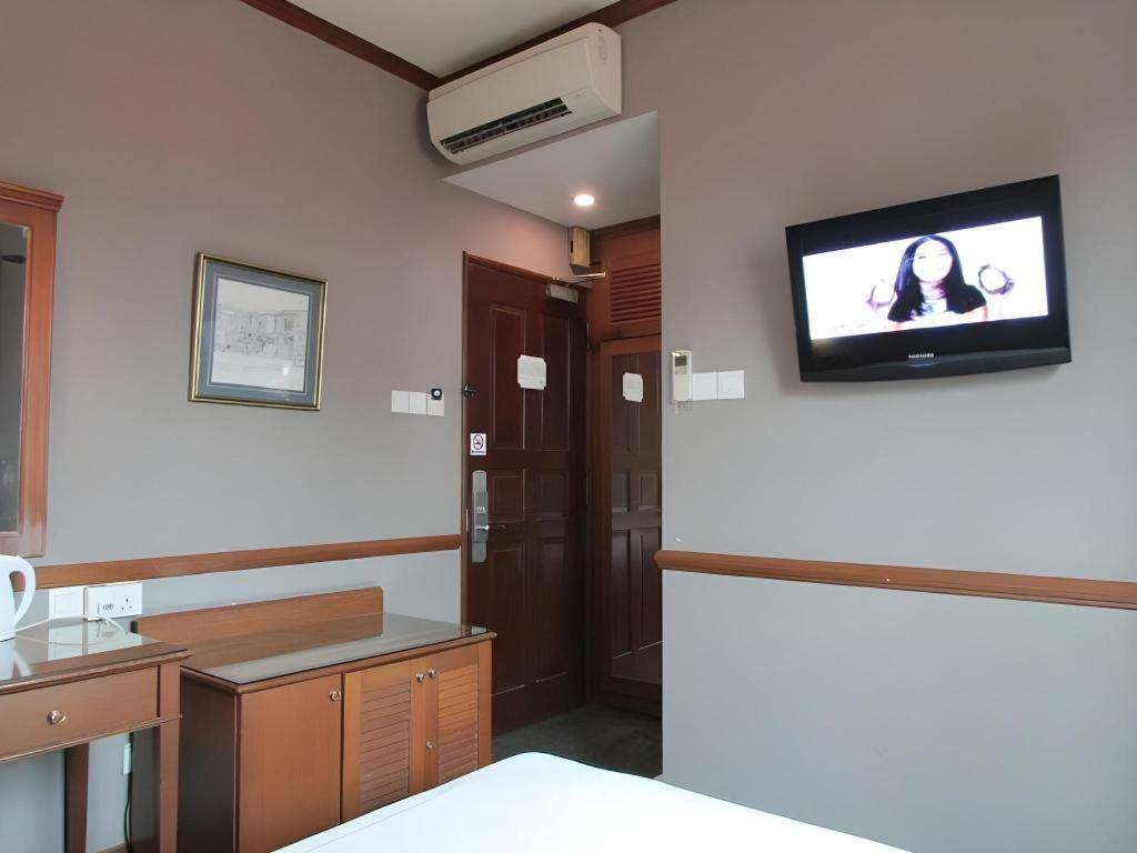 Hotel Four Chain View