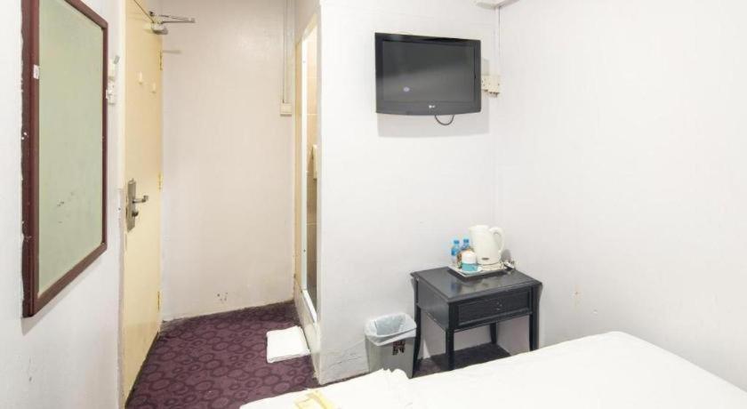 Meriton Hotel 2*
