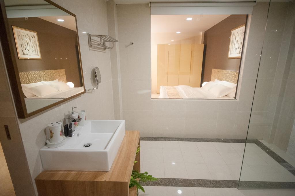 Raintr33 4* Singapura