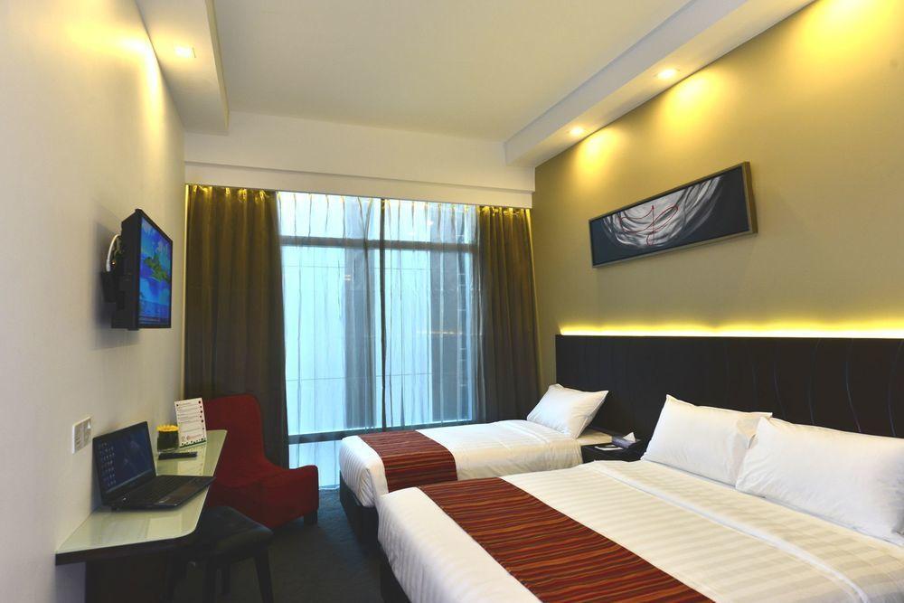 Chancellor@orchard Hotel 3*
