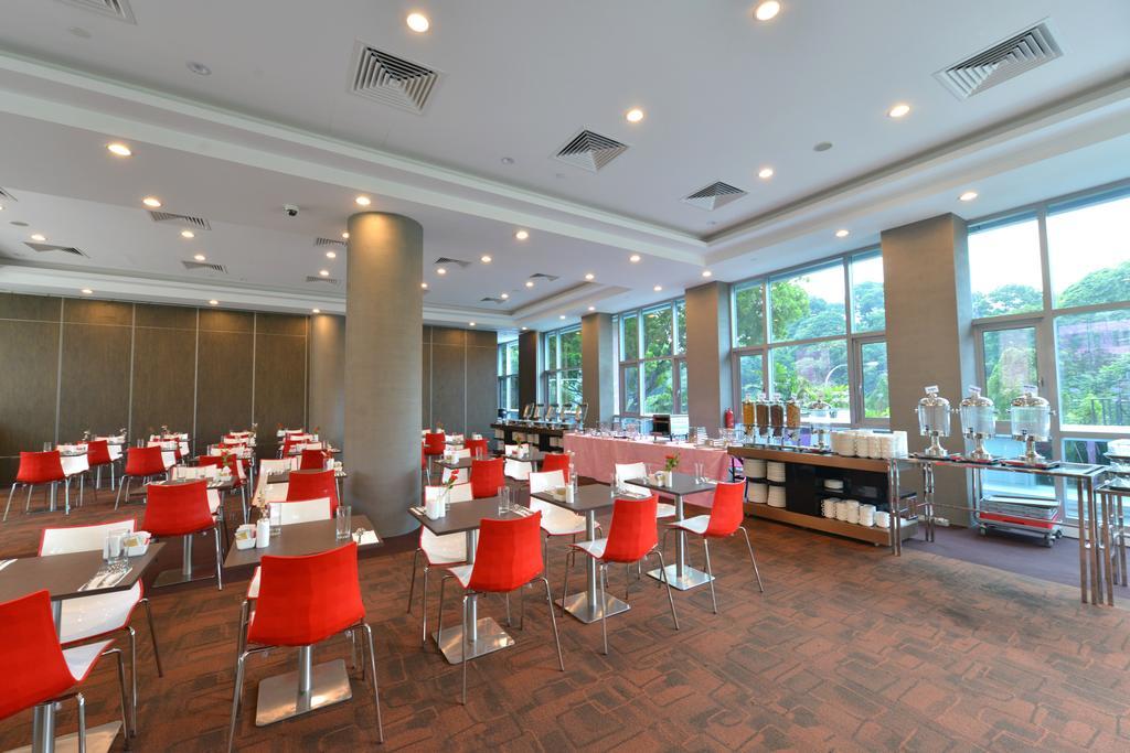 Hotel Chancellor@orchard 3*