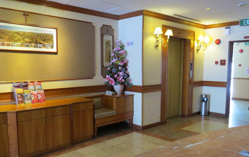 Hotel Four Chain View