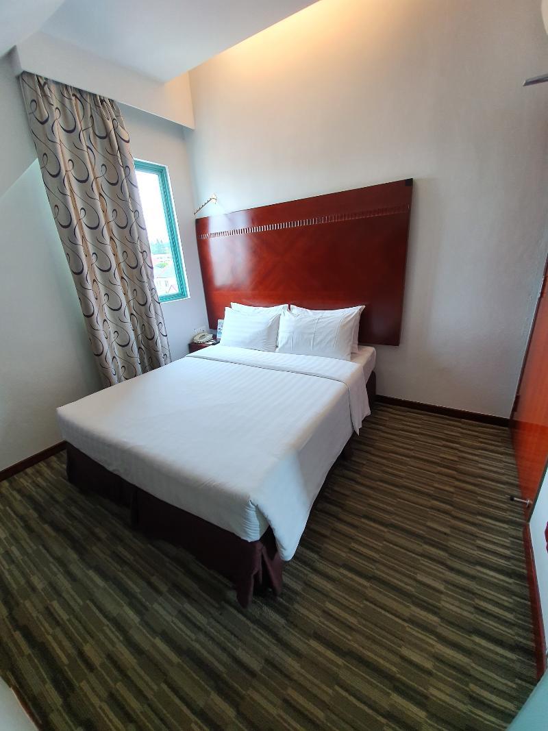Hotel The Quay West Coast 3*