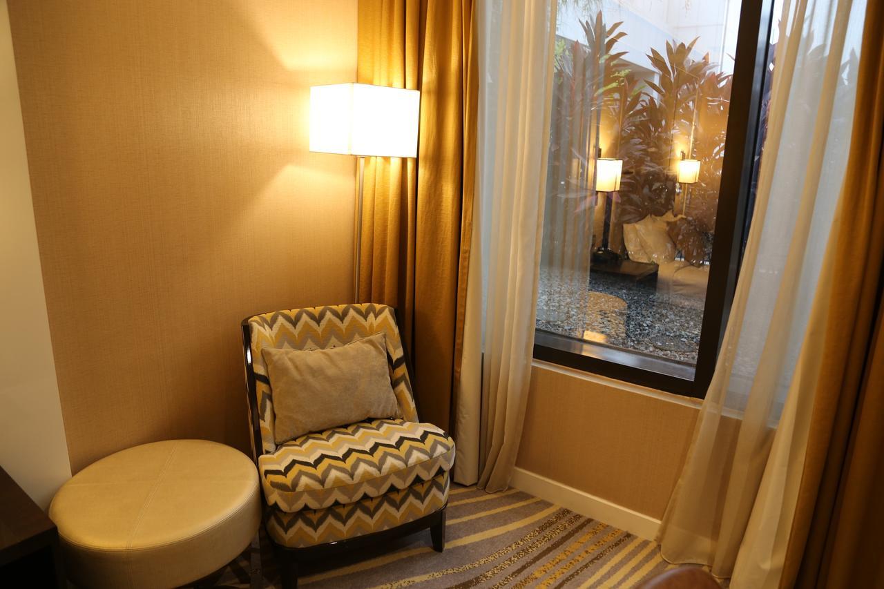 Hotel Ambassador Transit Terminal 2