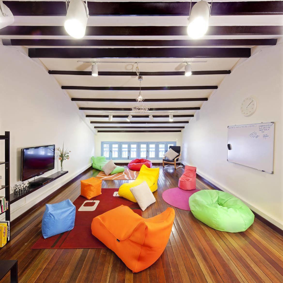 Hotel kapsul Draper Startup House For Entrepreneurs *