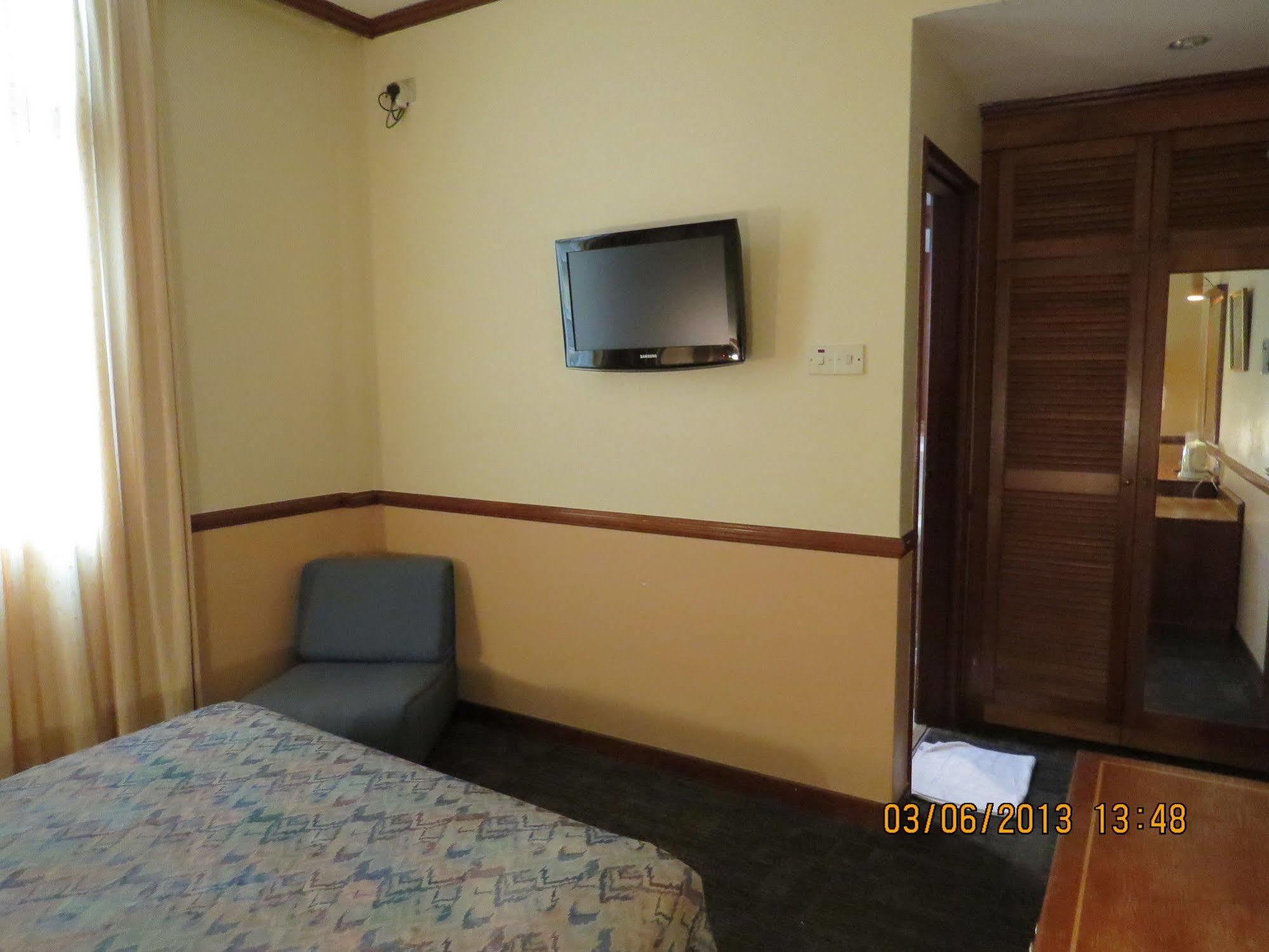 Hotel Four Chain View 2*