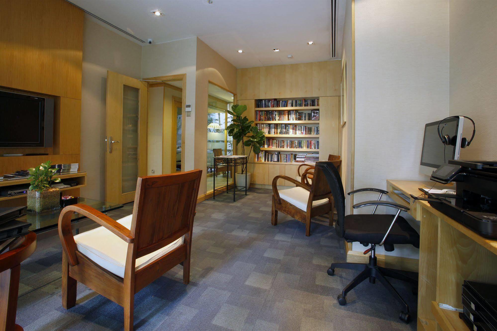 Lanson Place Winsland, Singapore