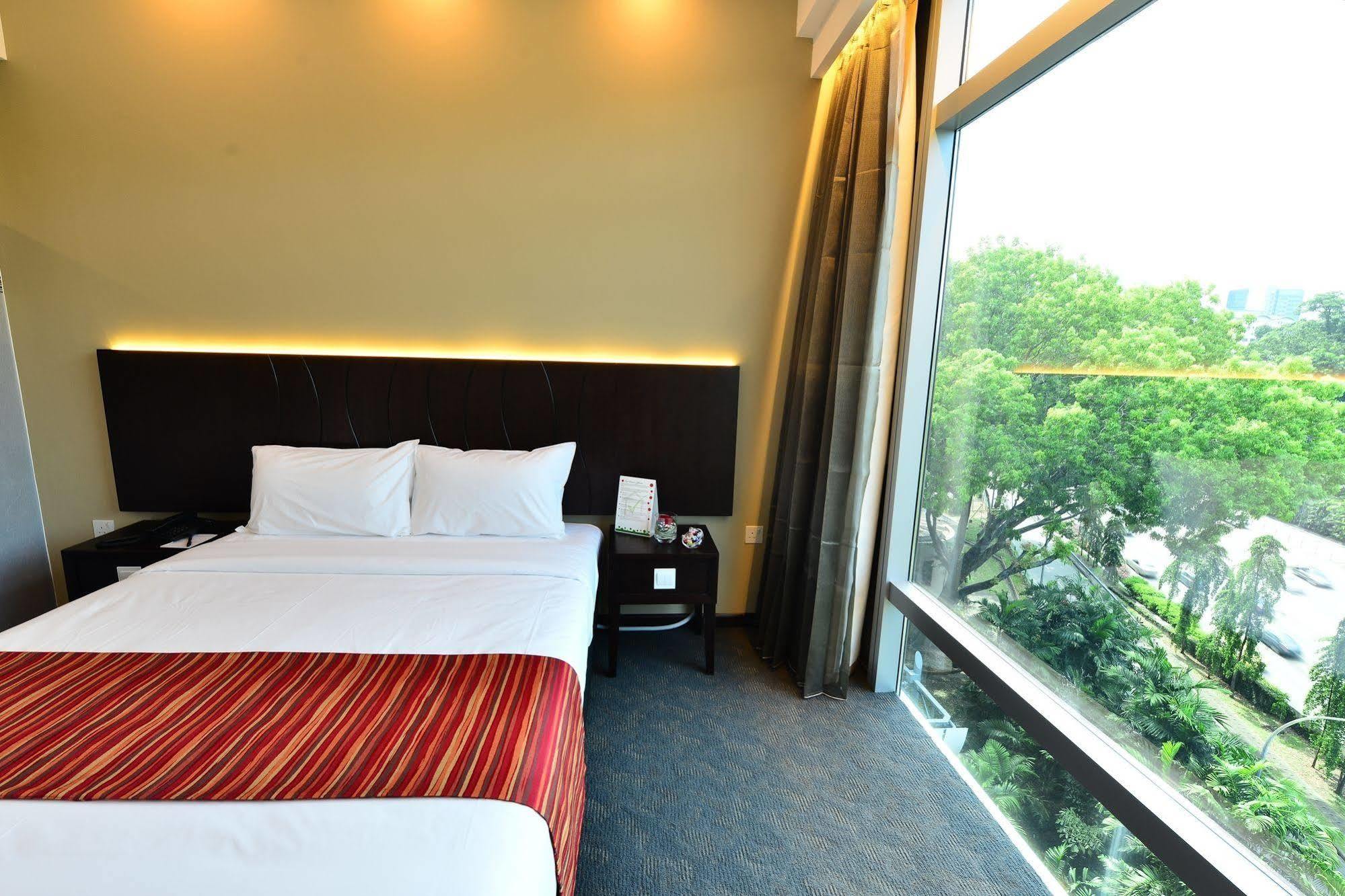 Chancellor@orchard Hotel