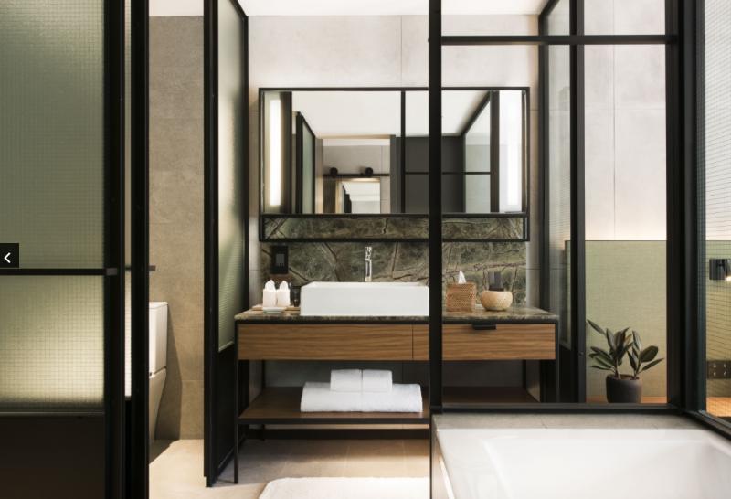 The Warehouse 4*