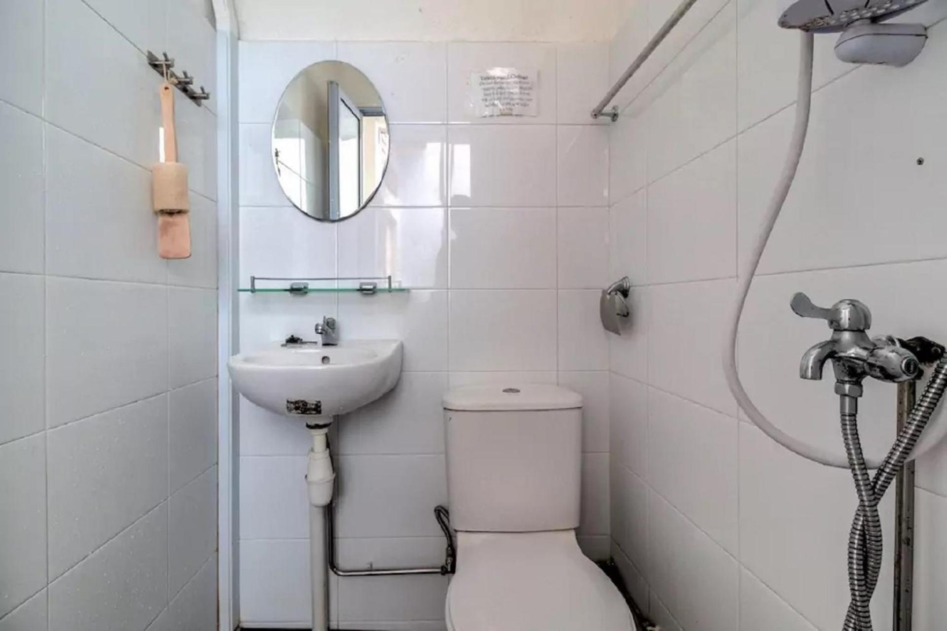 Semi-ensuite W Balcony For Locals, Pr, Ep, Sp Holders Only, Not Tourists Singapore