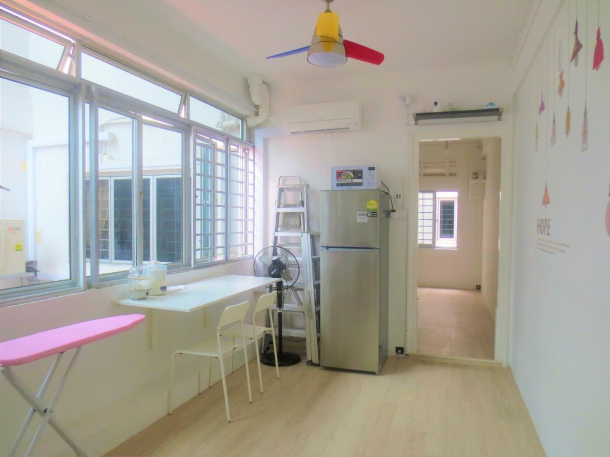 Balcony Window Room2 Tiong Bahru Near Sgh Homestay