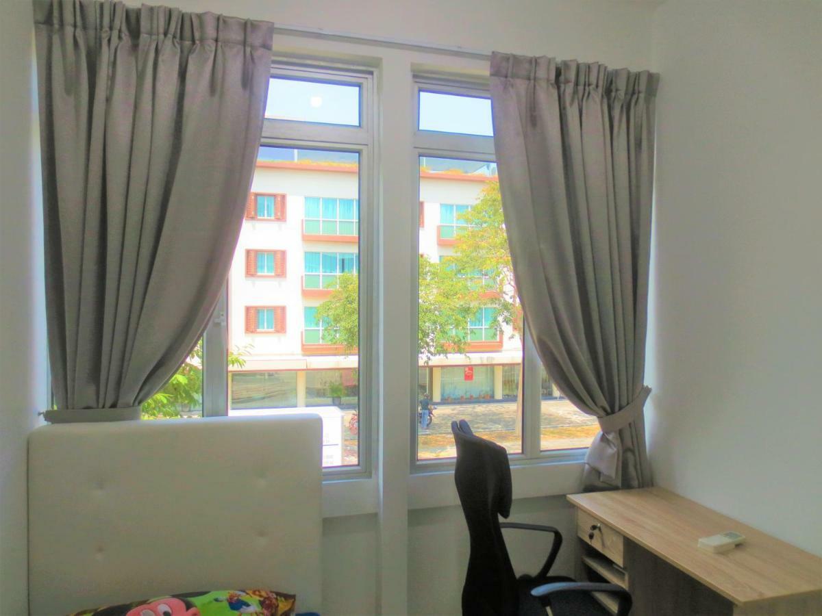 Balcony Window Room2 Tiong Bahru Near Sgh