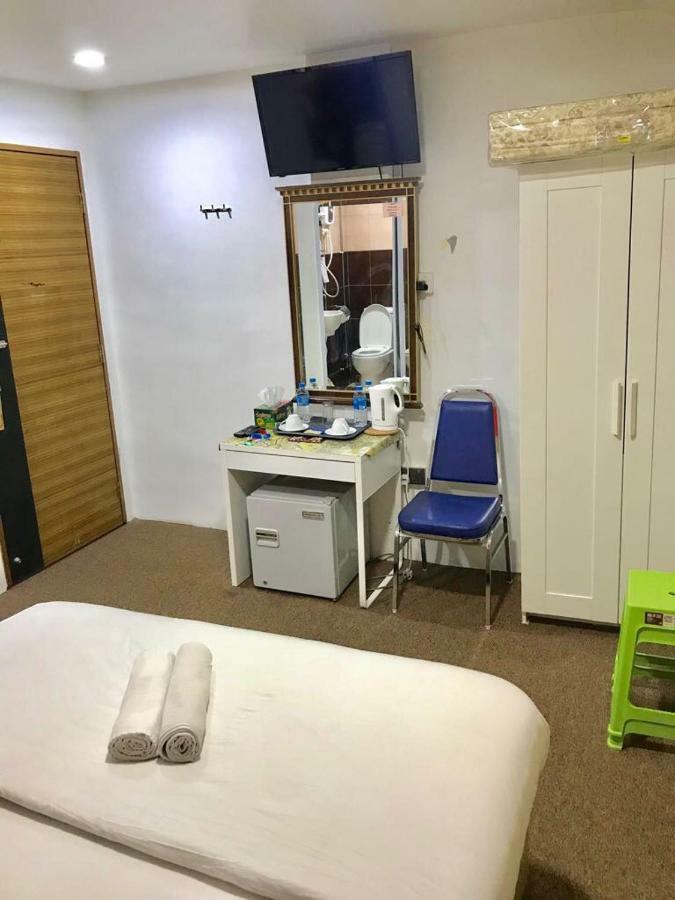 Checkers Backpackers Singapore