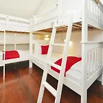 Reddoorz Hostel Near Club Street
