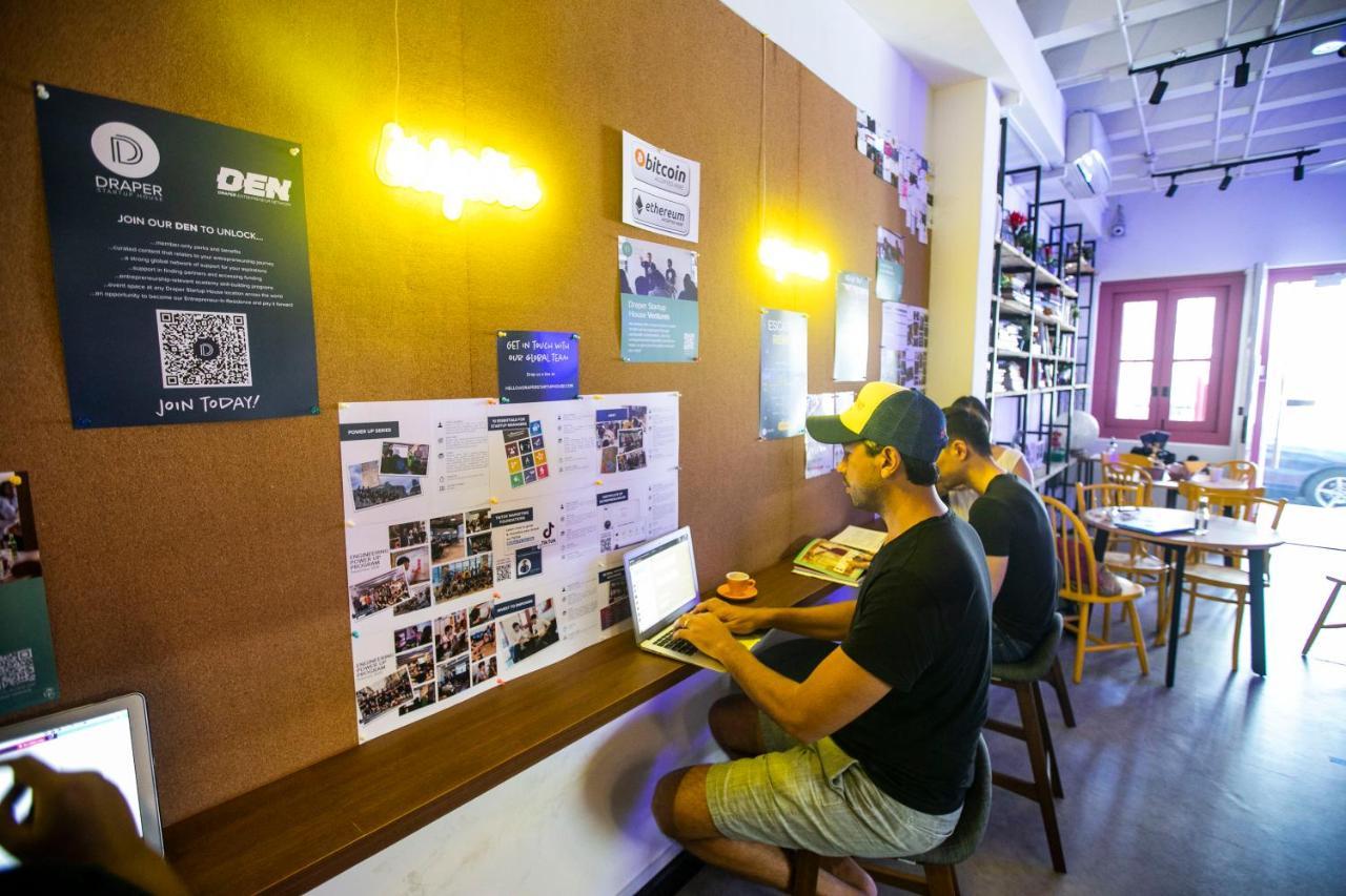 Draper Startup House For Entrepreneurs Capsule hotel *
