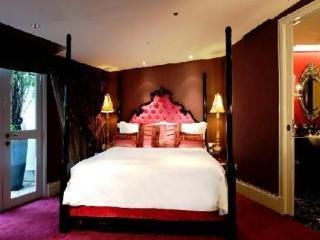 The Scarlet Singapore