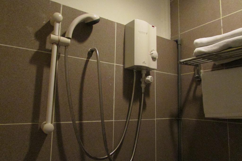 Meriton Hotel 2*