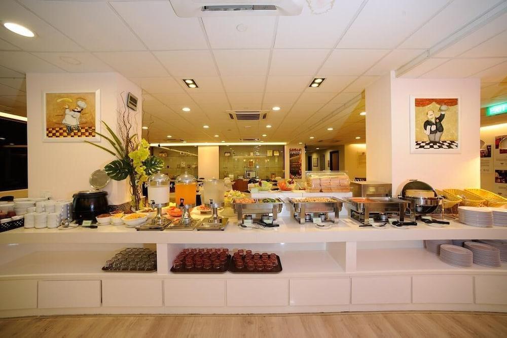 Ymca One Orchard 3* Singapore