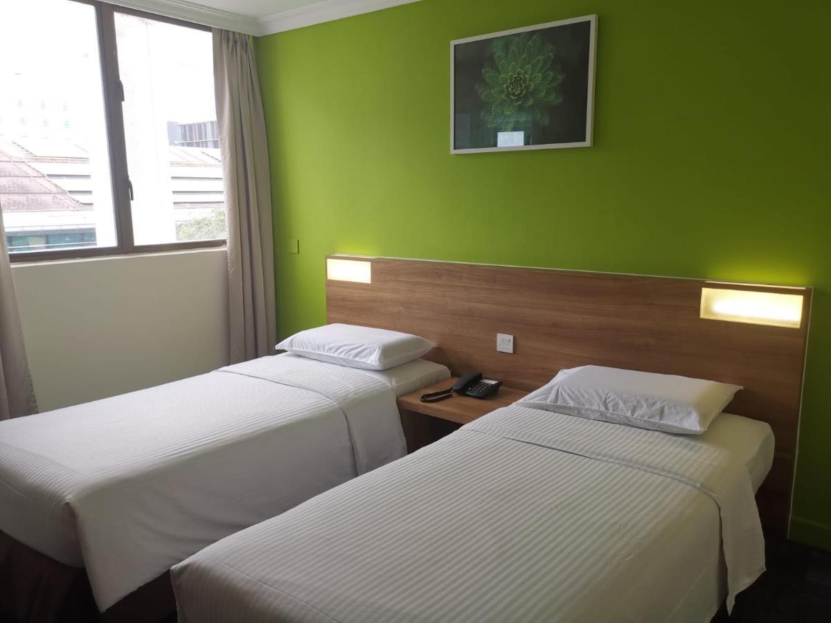 Ymca One Orchard 3* Singapore