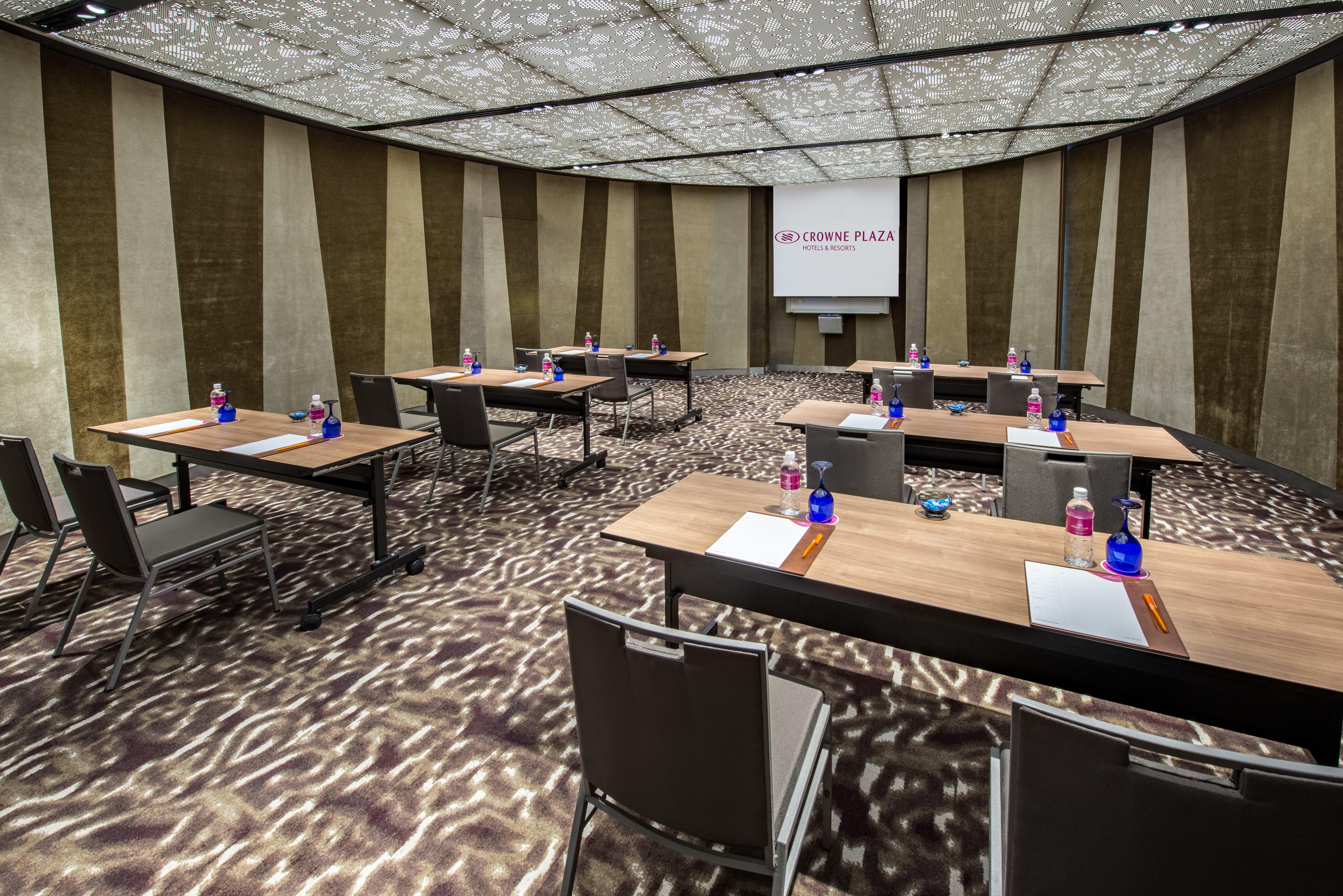 Crowne Plaza Changi Airport By Ihg Hotel 5*