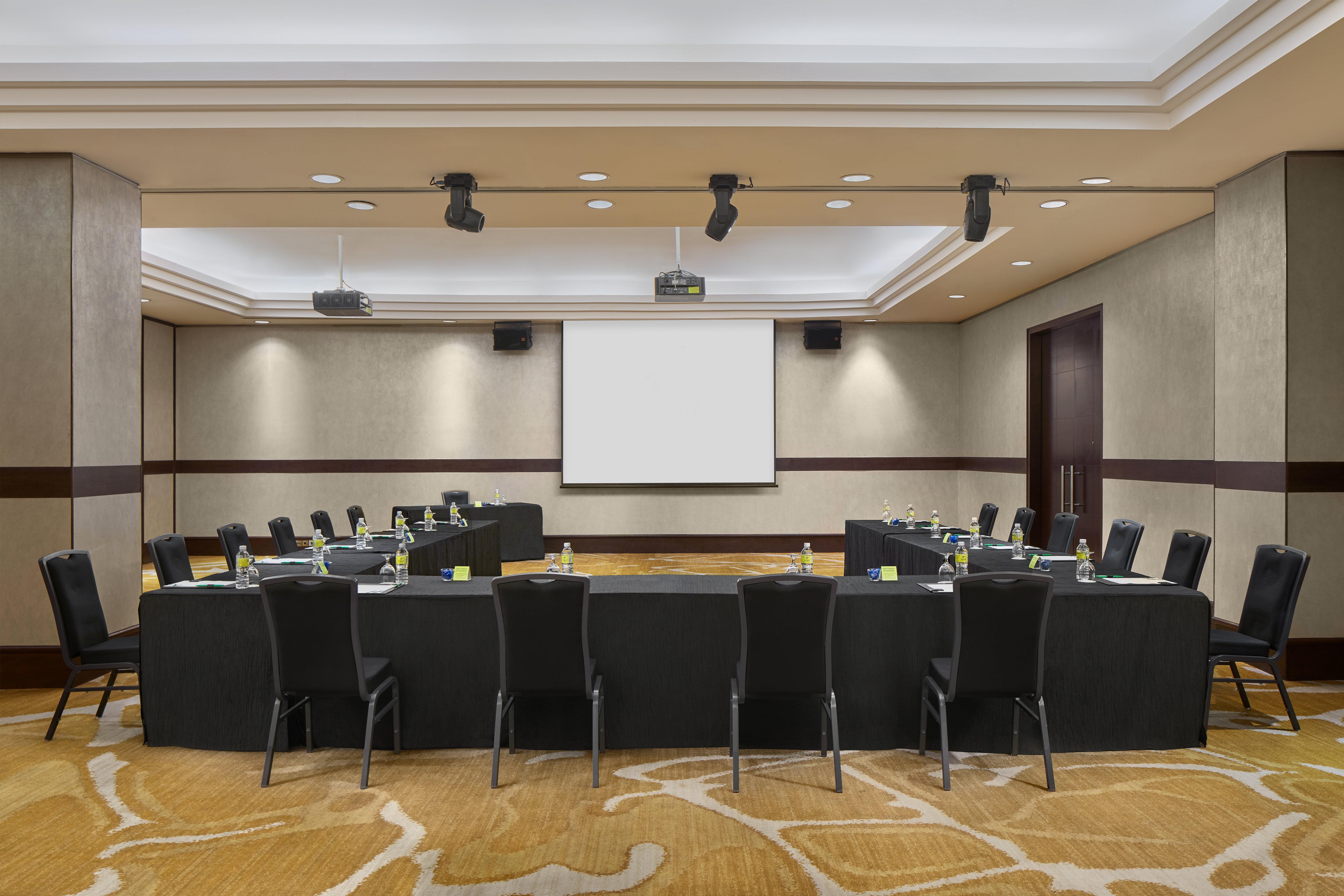Holiday Atrium By Ihg Hotel