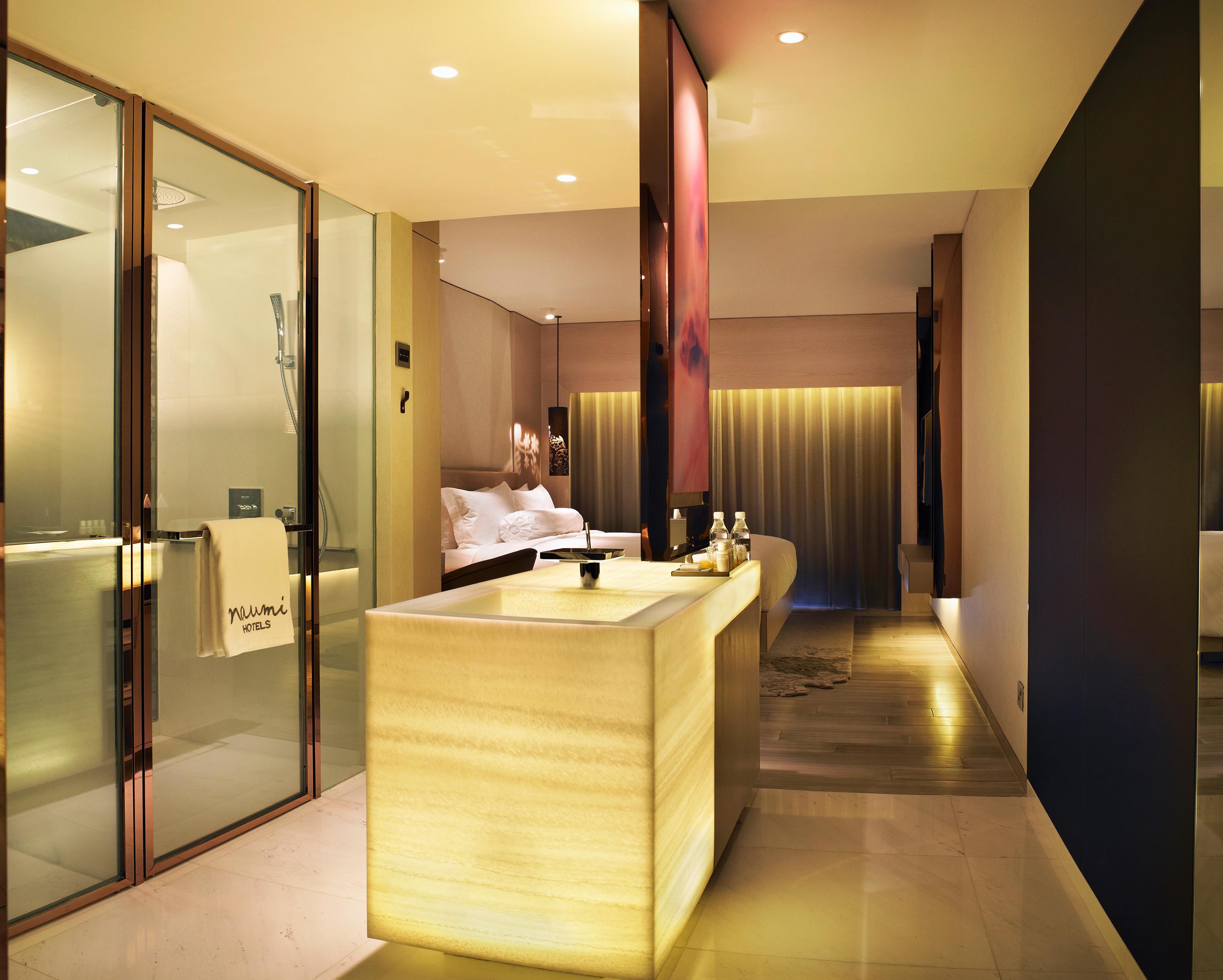Naumi Hotel