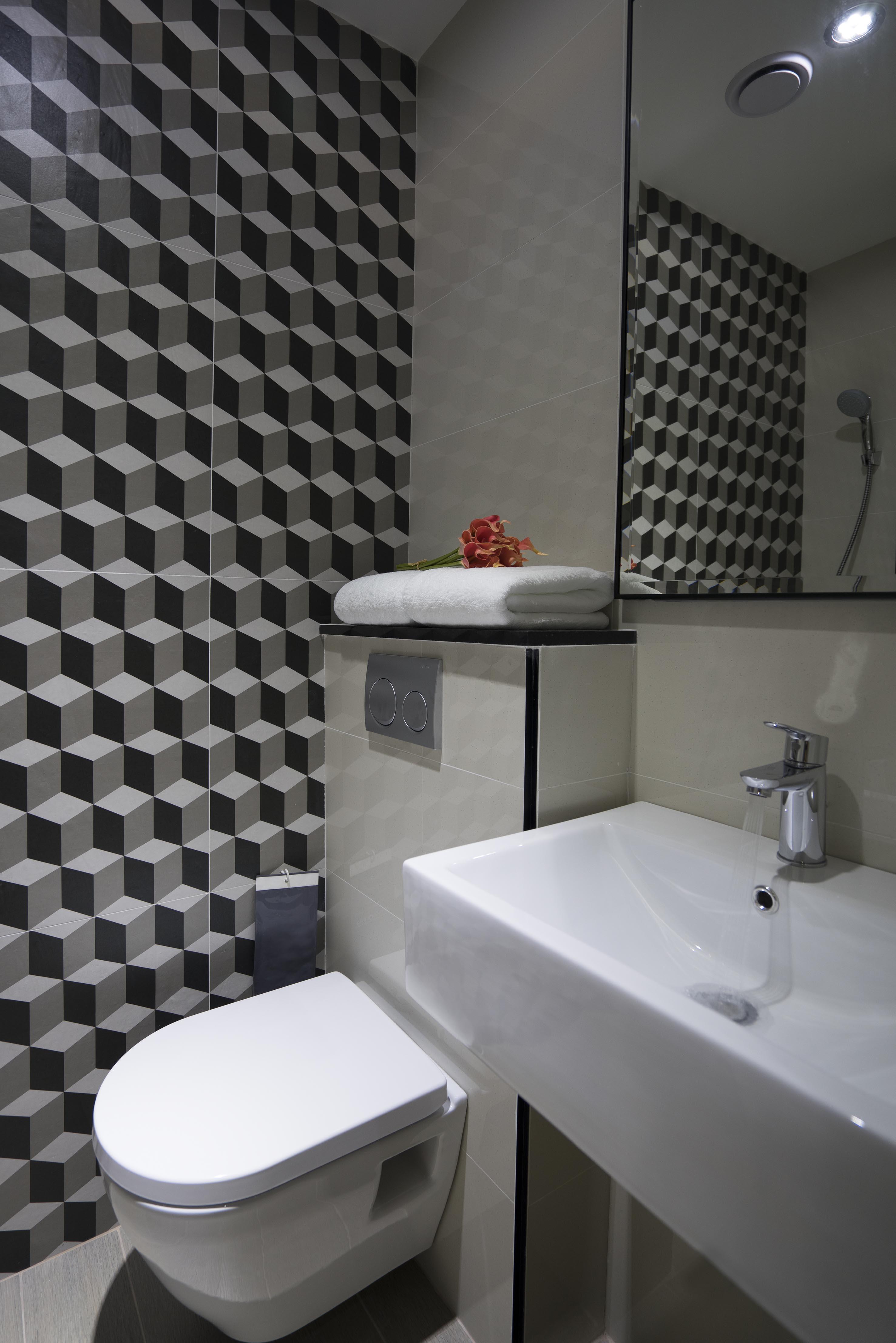 81 Premier Hollywood Hotel 2*