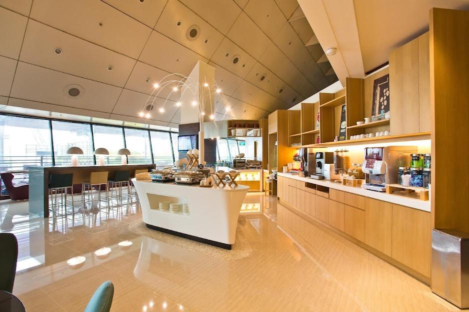 Ambassador Transit Lounge Terminal 2 Hotel