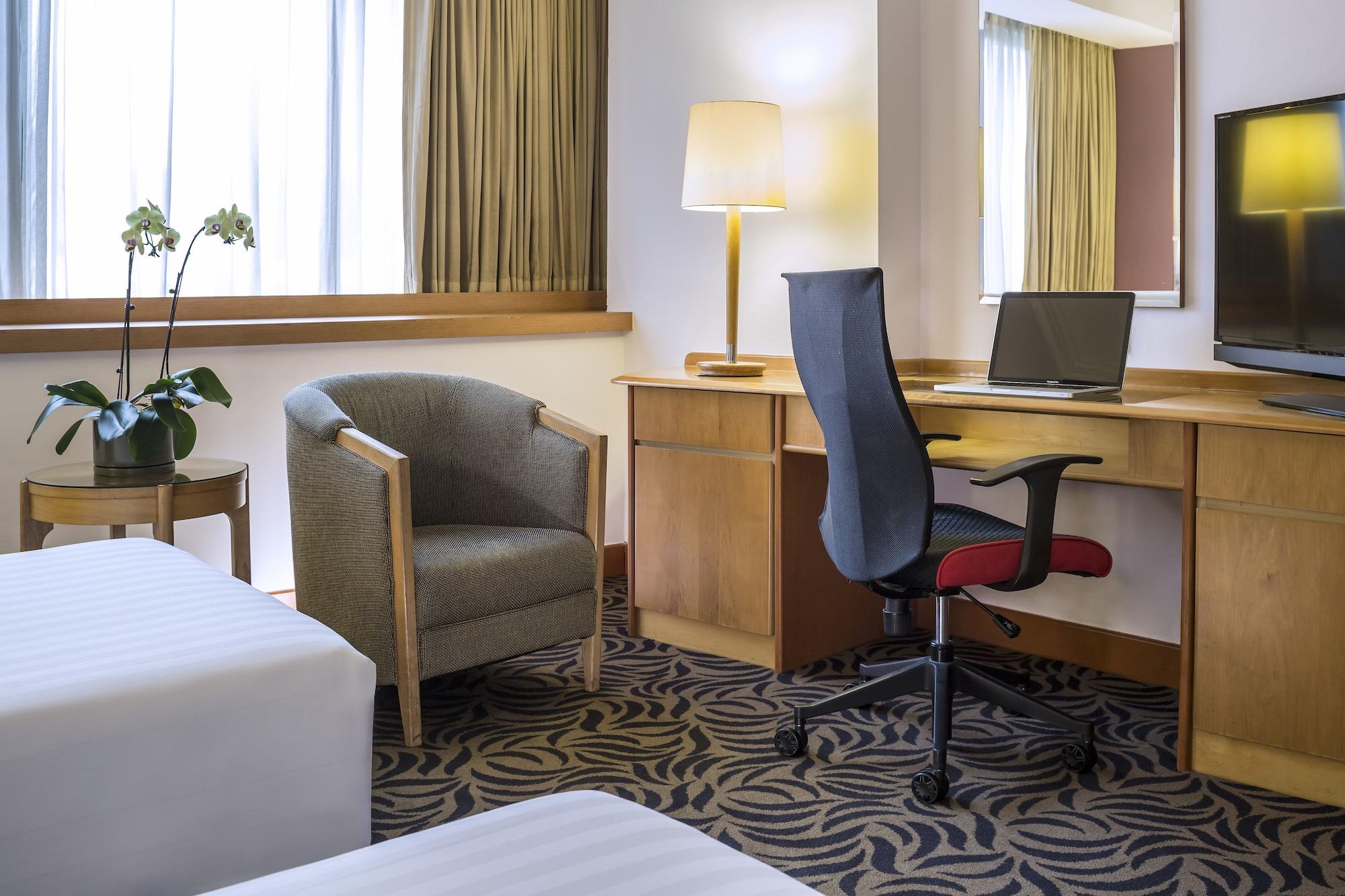 Furama Riverfront Hotel 4*