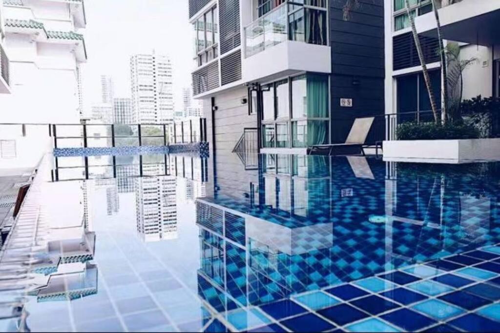 Centrally-located Cozy Apt Near 3 Mrt Lines