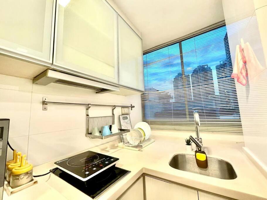 Centrally-located Cozy Apt Near 3 Mrt Lines Apartment Singapore
