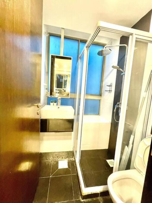 Centrally-located Cozy Apt Near 3 Mrt Lines Singapore
