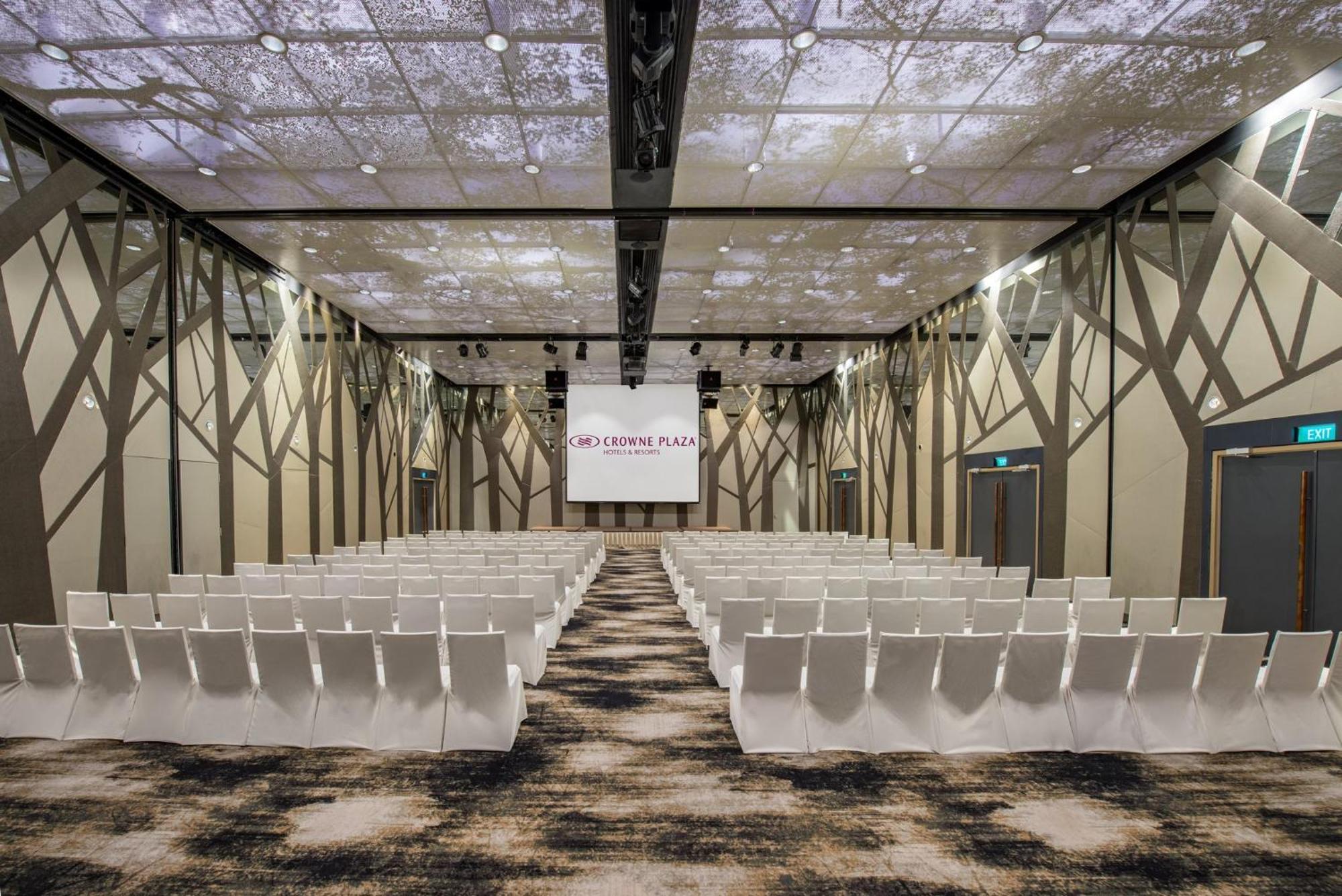 Crowne Plaza Changi Airport By Ihg 5*