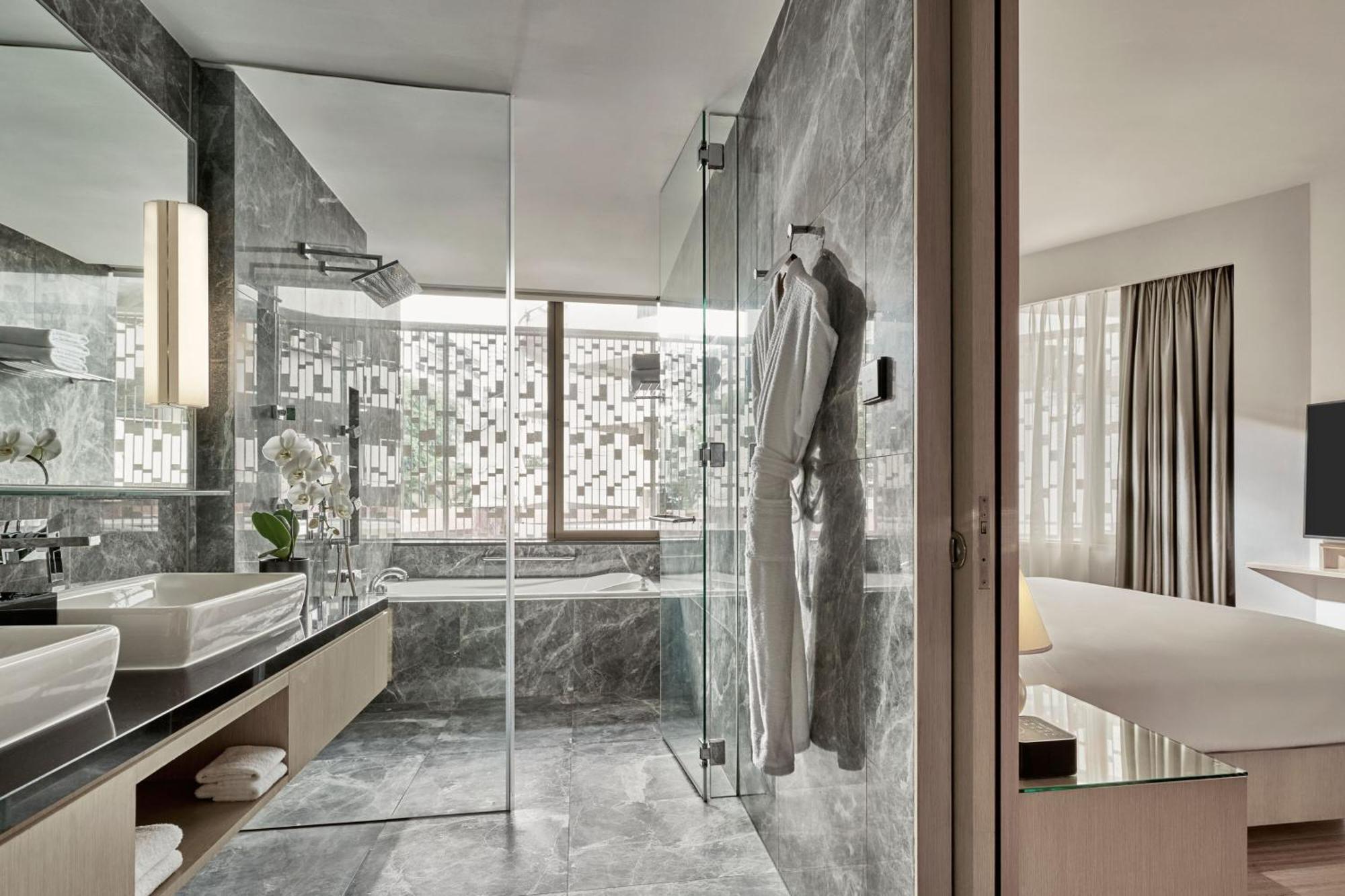 Marriott Tang Plaza Hotel 5*